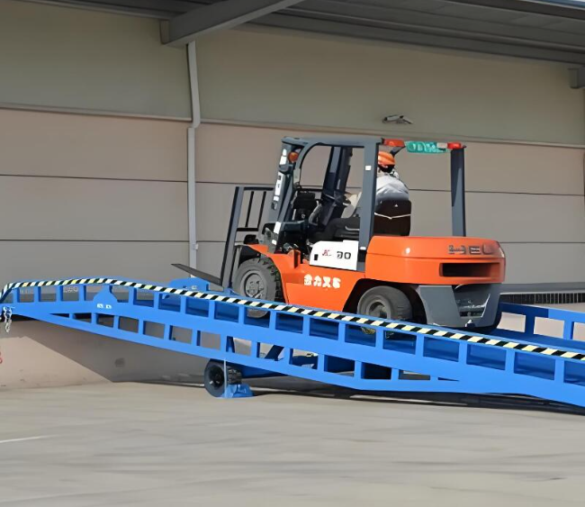 姜堰移动式卸货平台（叉车用）